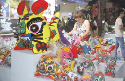 濱州特色文化產(chǎn)業(yè)閃耀文博會(huì) &ldquo;質(zhì)樸風(fēng)&rdquo; 炫目吸睛